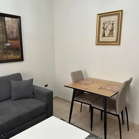 Cozy Flat In The Center Apartmán Tirana